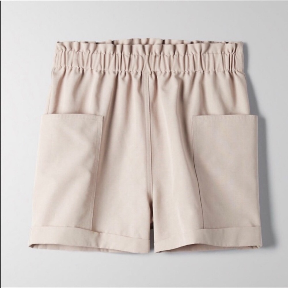 Aritzia Wilfred Free Jessica Shorts- Beige-Size XS